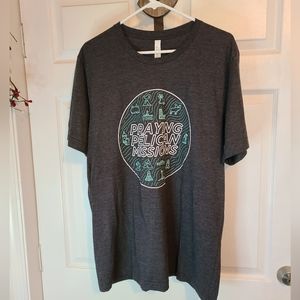 (169) Praying Pelican Missions T-Shirt, Size: XL Color: Dark Grey